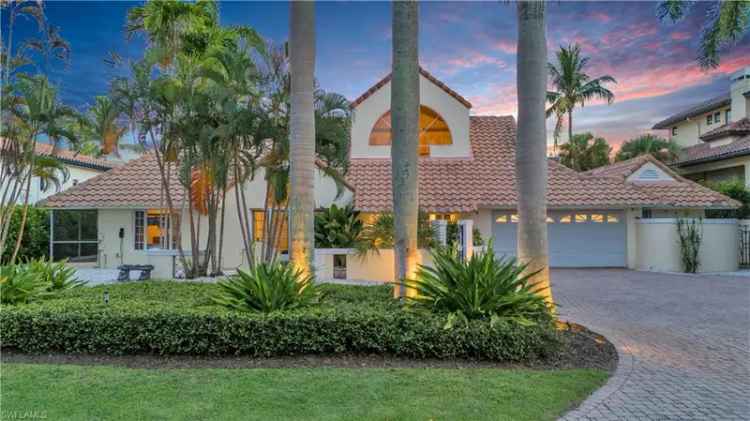 Single-family house For Sale in 438, 17th Avenue South, Naples, Florida