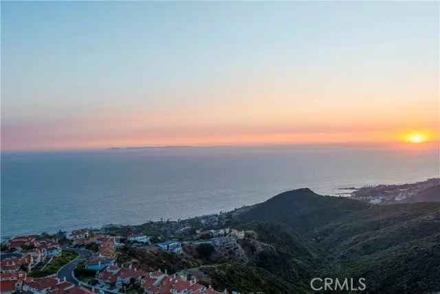 Single-family house For Sale in 2,4,6,8, Toulon, Laguna Niguel, California