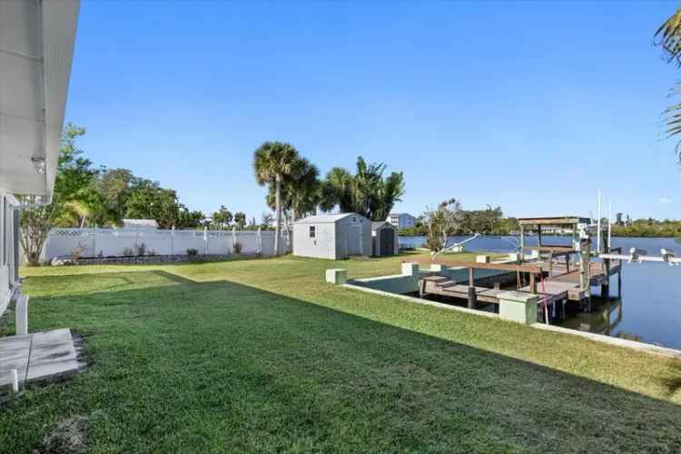 Single-family house For Sale in Englewood, Florida