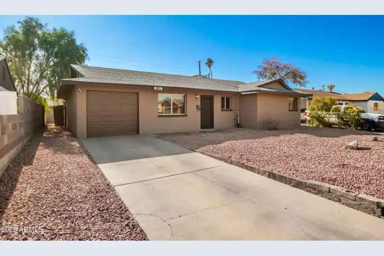 Single-family house For Sale in 8201, West Clarendon Avenue, Phoenix, Arizona