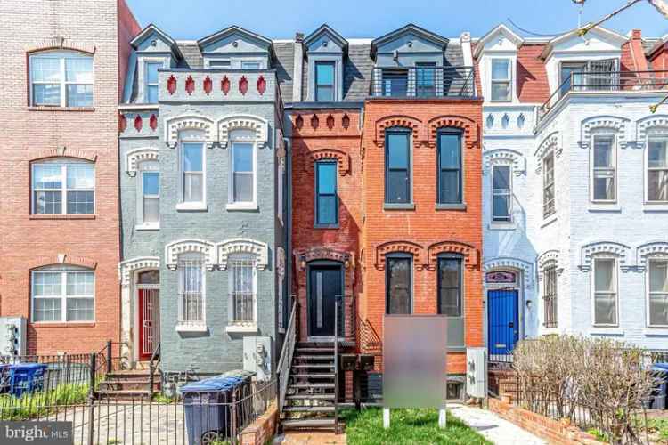 House For Sale in 816, 5th Street Northeast, Washington, District of Columbia