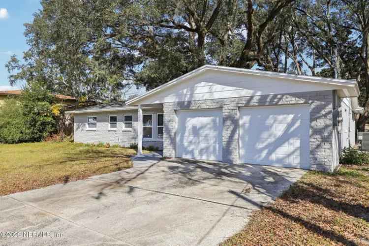 Single-family house For Sale in 8253, Caravelle Drive, Jacksonville, Florida