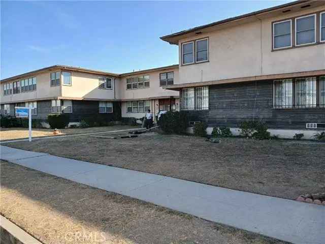 Single-family house For Sale in 3316, West 77th Street, Los Angeles, California