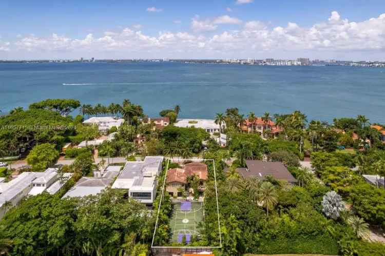 Single-family house For Sale in 5069, North Bay Road, Miami Beach, Florida