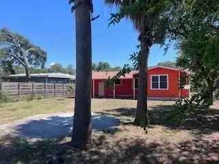 Single-family house For Sale in 1358, Oak Park Drive, Aransas Pass, Texas