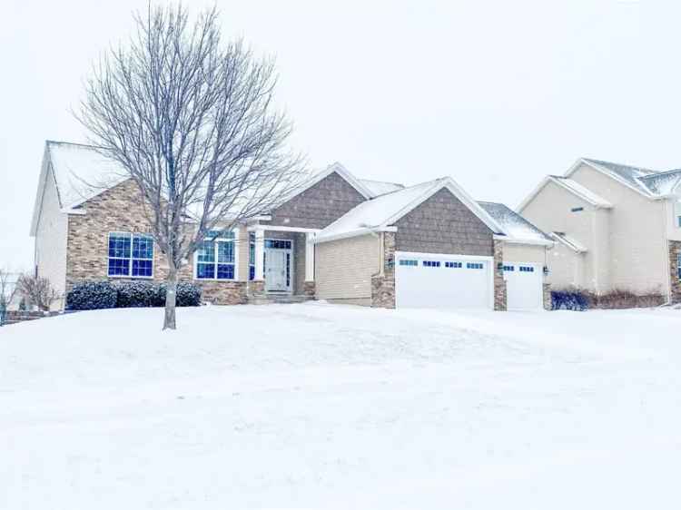 Single-family house For Sale in 2330, Timber Creek Drive, Marion, Iowa