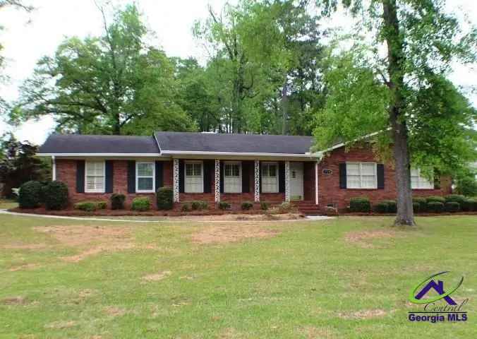 Single-family house For Sale in 214, Brookwood Drive, Dublin, Georgia