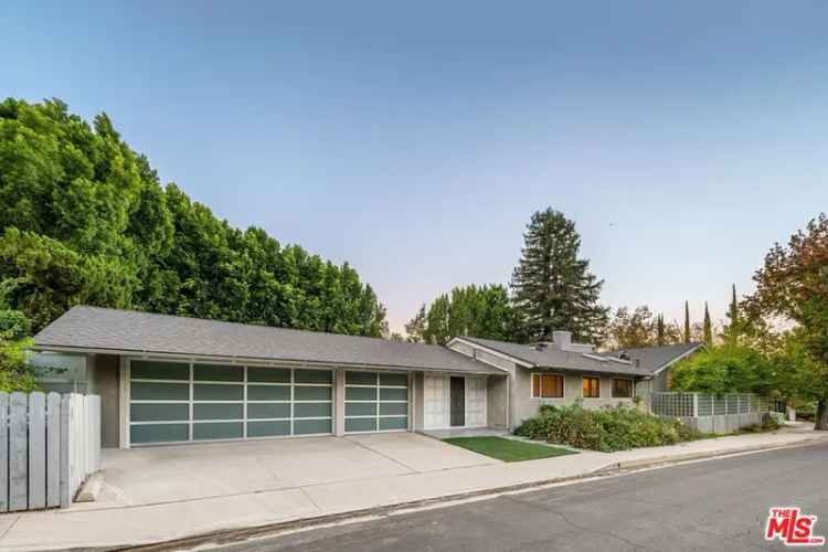 Single-family house For Sale in 4820, Encino Terrace, Los Angeles, California