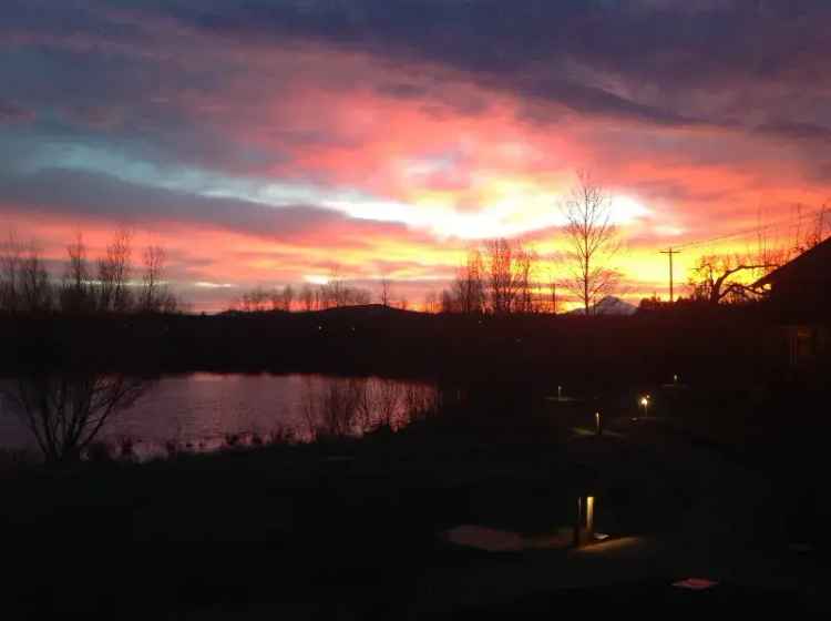 Cottages near Portland Oregon: Community Living by the Pond