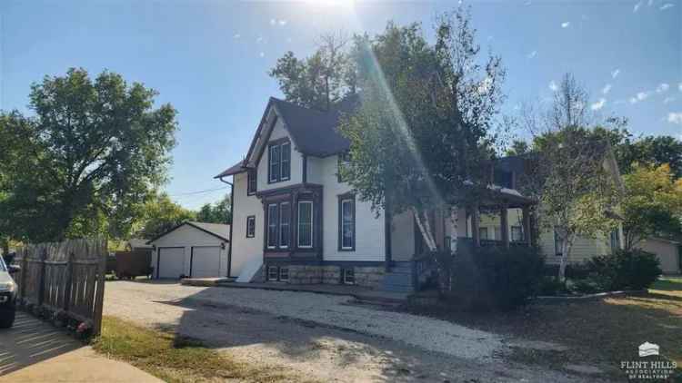 Single-family house For Sale in 1005, Northwest 3rd Street, Abilene, Kansas