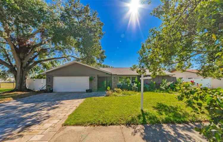 Single-family house For Sale in 2495, Stag Run Boulevard, Clearwater, Florida