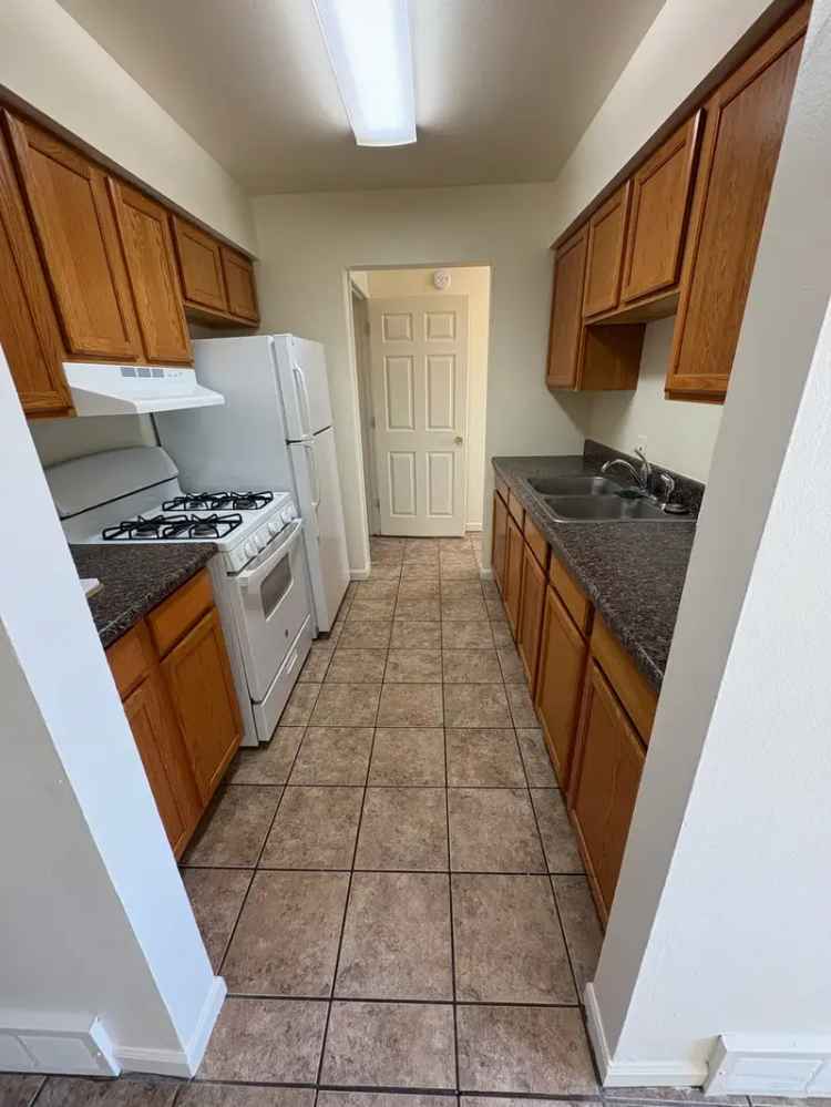 2 Bedroom Townhouse for Rent Full Basement Water Trash Included