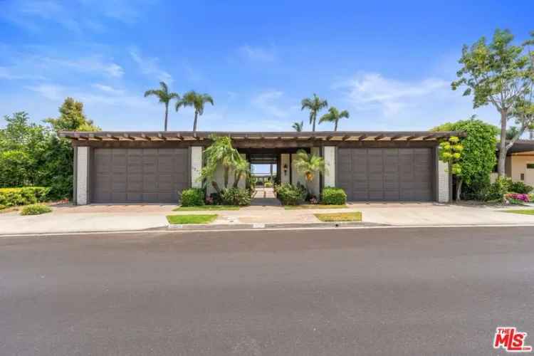 Single-family house For Sale in 1542, Galaxy Drive, Newport Beach, California