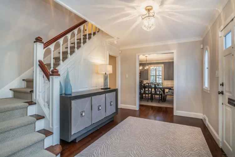 Single-family house For Sale in 23, Pilgrim Road, West Hartford, Connecticut