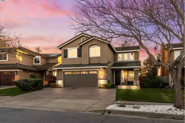 Single-family house For Sale in 25793, Durrwood Court, Castro Valley, California