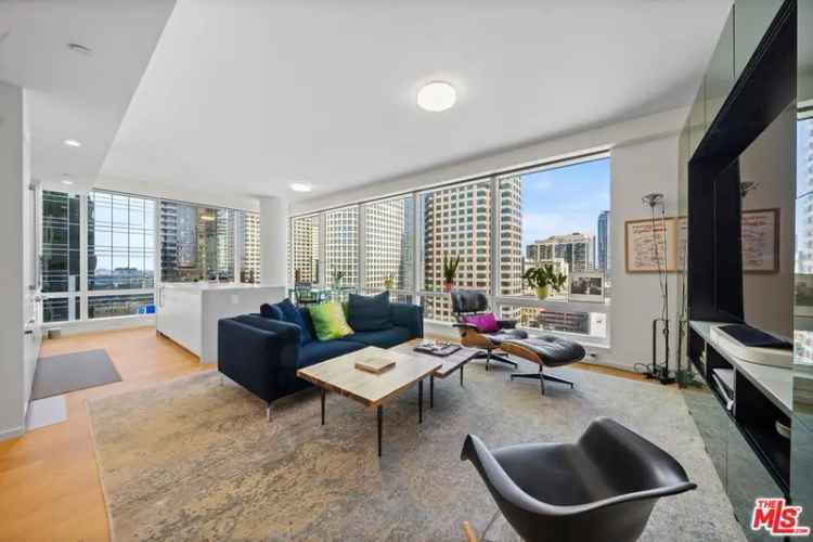 Condo For Sale in Los Angeles, California