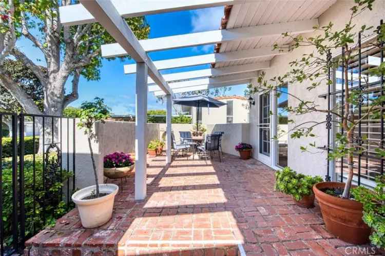 Single-family house For Sale in 2208, Vista Dorado, Newport Beach, California