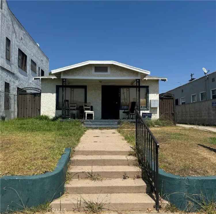 Multi-family house For Sale in Lancaster, California