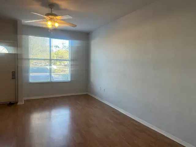 2-Suite Townhouse for Rent Near UF - Gym Pool Internet Included