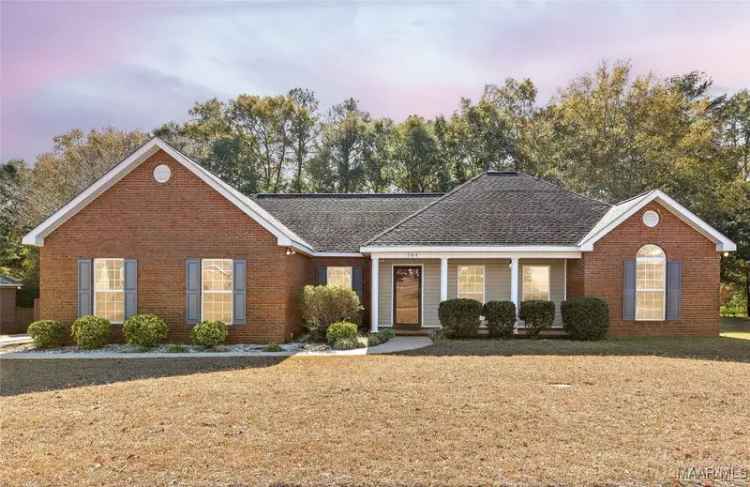 Single-family house For Sale in Enterprise, Alabama