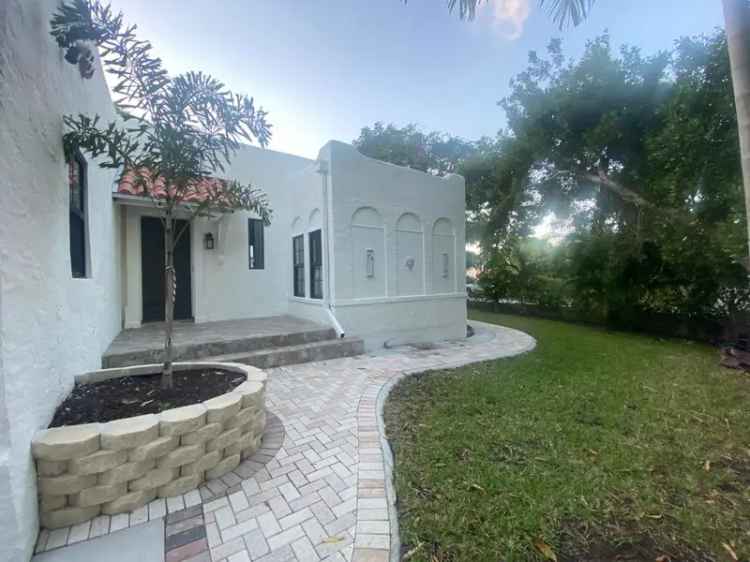 Single-family house For Sale in 828, 35th Street, West Palm Beach, Florida