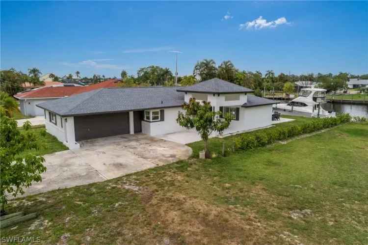 Single-family house For Sale in Fort Myers Shores, Florida