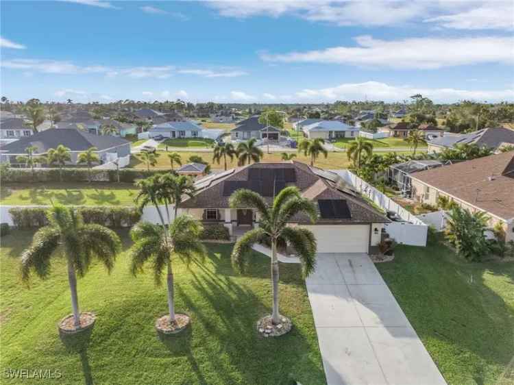 Single-family house For Sale in Cape Coral, Florida