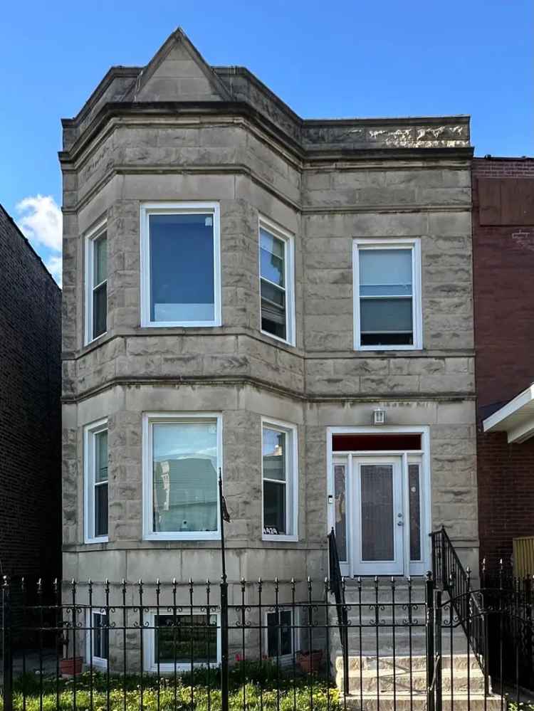 Multi-family house For Sale in 4424, West Congress Parkway, Chicago, Illinois