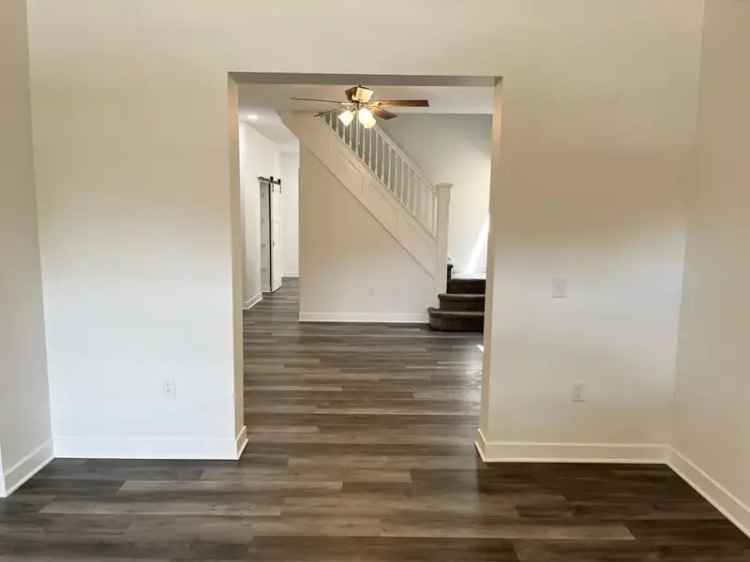 Near Eastside 2 Bed 2 Bath Duplex - Pet Friendly