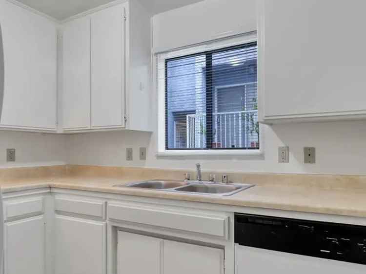 2 Bed 2.5 Bath Townhouse Apartment Near Brentwood Westwood Santa Monica