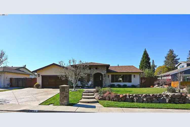 Single-family house For Sale in 1646, Harlan Drive, Danville, California