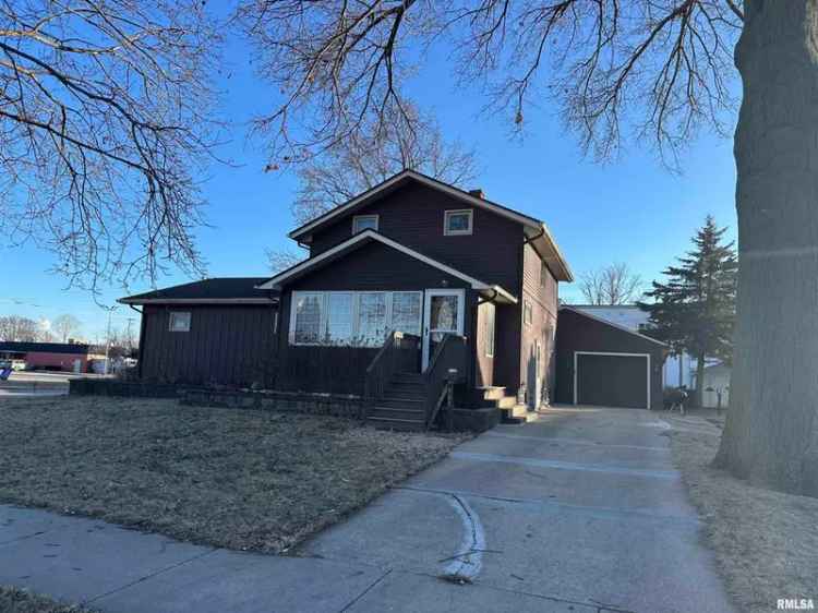 Single-family house For Sale in 705, 8th Street, DeWitt, Iowa