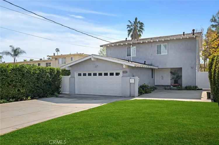 Single-family house For Sale in 13724, Erwin Street, Los Angeles, California