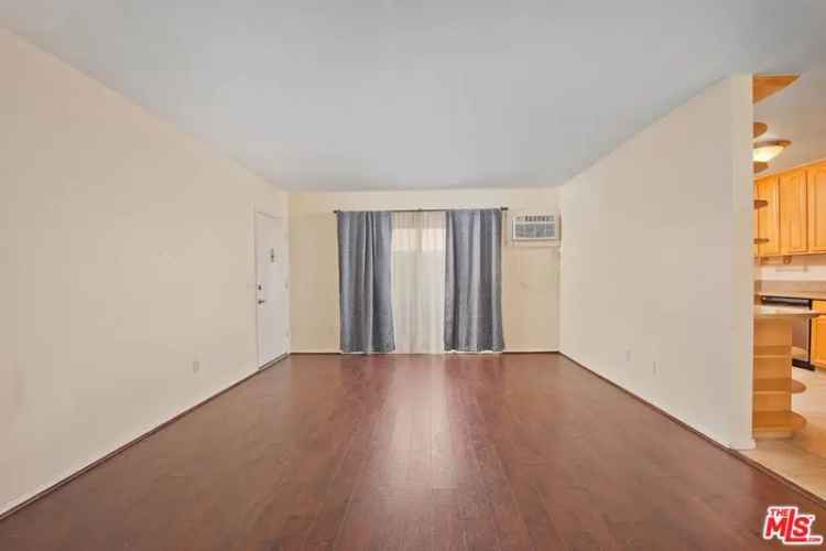 Condo For Sale in 5232, Corteen Place, Los Angeles, California