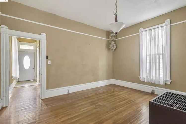 Single-family house For Sale in 2248, East 22nd Street, Oakland, California