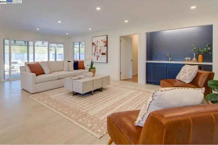 Single-family house For Sale in Half Moon Bay, California