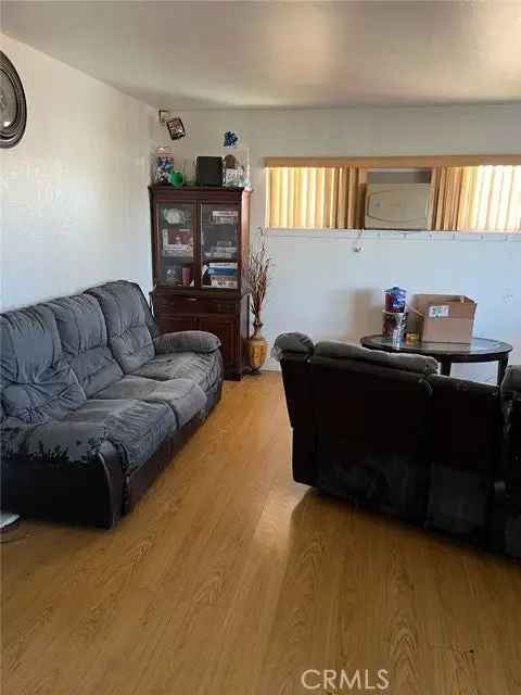 Single-family house For Sale in 15025, Redondo Drive, Victorville, California