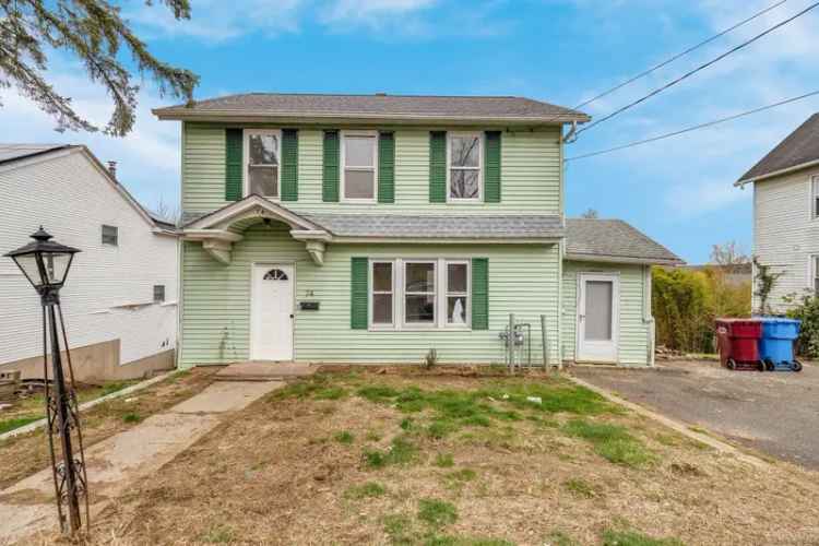 Single-family house For Sale in 75, Summerfield Street, Naugatuck, Connecticut