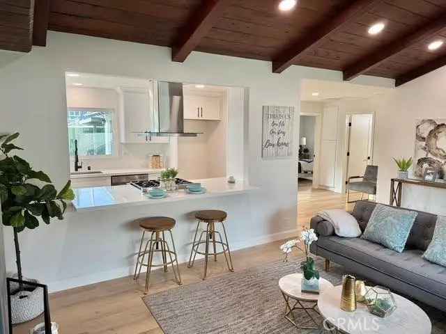 Single-family house For Sale in 240, Avenida Cabrillo, San Clemente, California