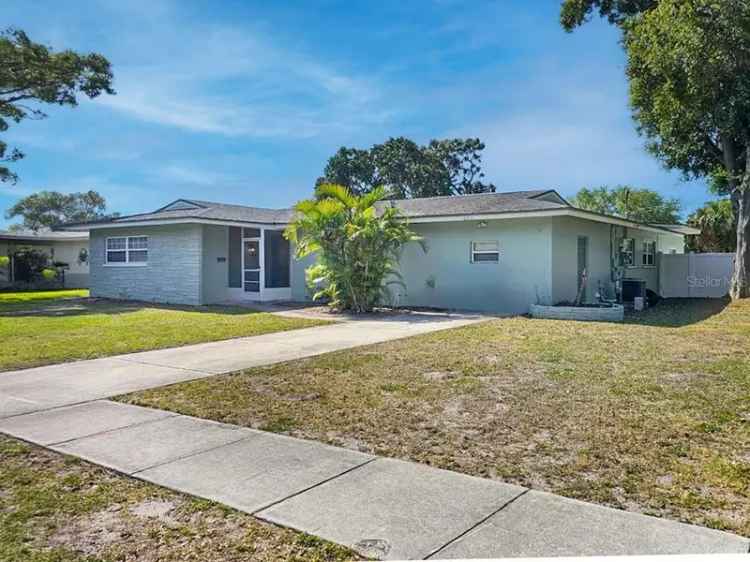 Single-family house For Sale in 6298, 40th Avenue North, Saint Petersburg, Florida