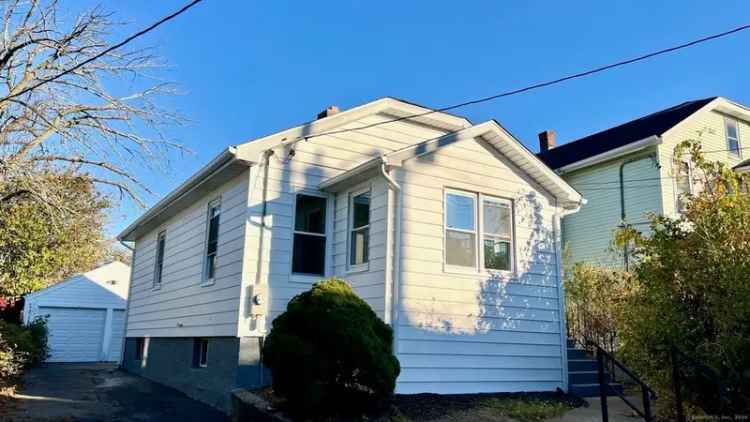 Single-family house For Sale in 80, East Avenue, Bridgeport, Connecticut