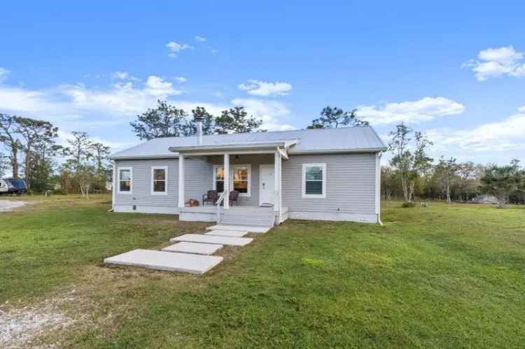 Single-family house For Sale in Myakka City, Florida