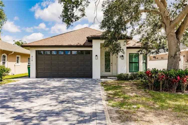 Single-family house For Sale in 819, 96th Avenue North, Florida