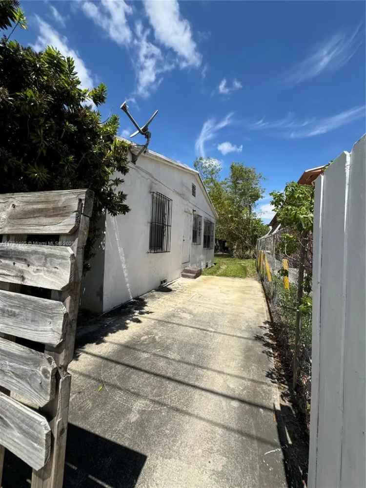 Multi-family house For Sale in 145, Northeast 80th Terrace, Miami, Florida