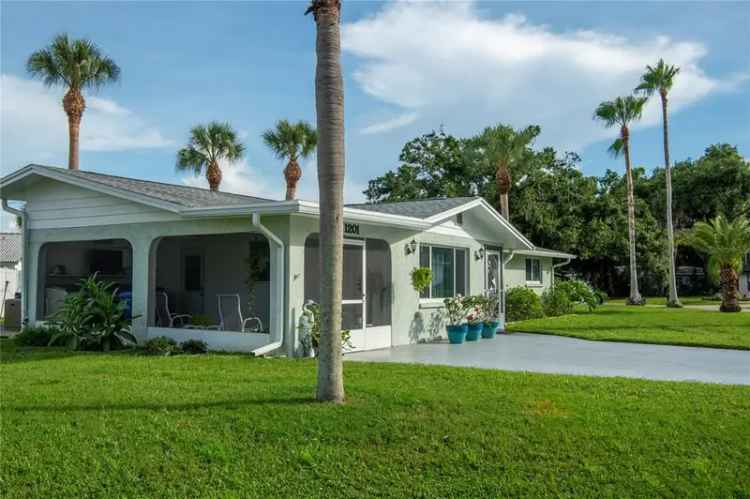 Single-family house For Sale in 1201, Cypress Avenue, Venice, Florida