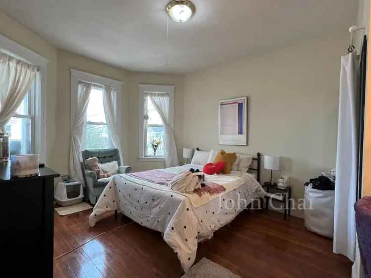 No Fee 3-Bedroom Apartment near Harvard Ave