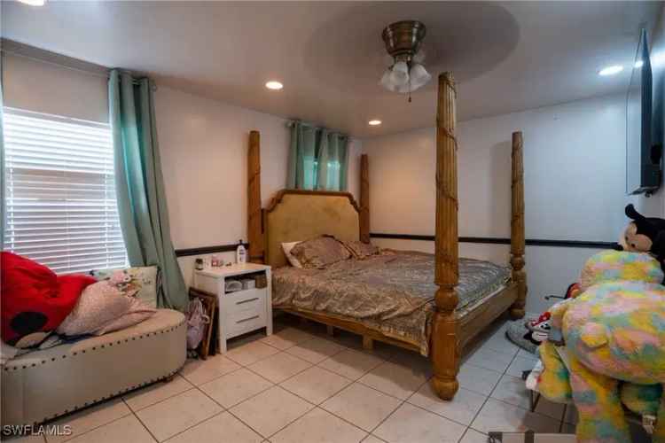 Single-family house For Sale in 3911, 11th Street West, Florida