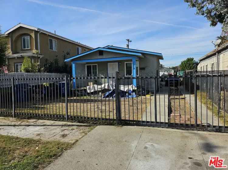 Single-family house For Sale in 7019, Estrella Avenue, Los Angeles, California