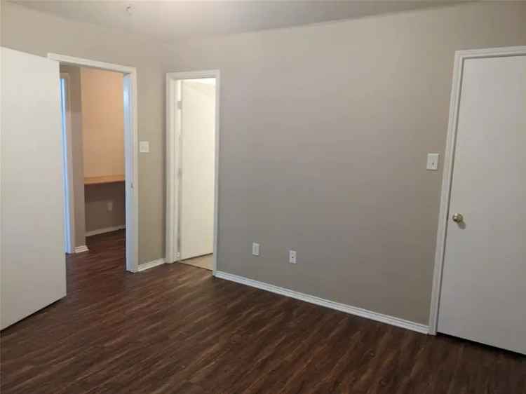 Duplex For Sale in Azle, Texas