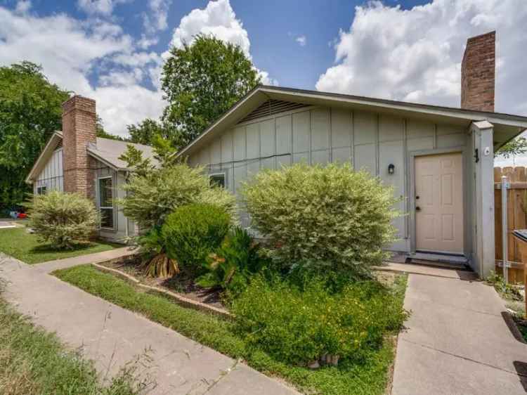 Duplex For Sale in 216, West William Cannon Drive, Austin, Texas